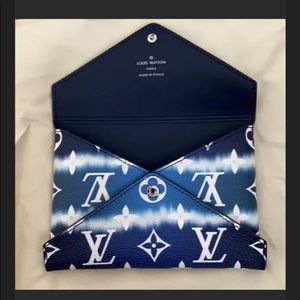 Louis Vuitton Escale envelop (medium)